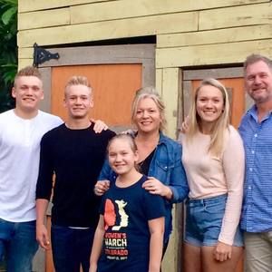 Meet your Posher, Genna